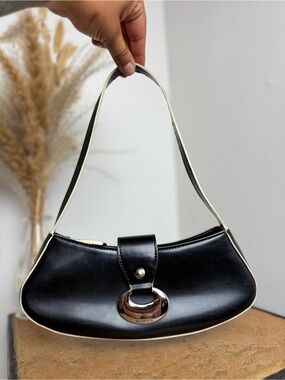 GUESS Y2K Black Shoulder Bag White Trim Baguette Purse Silver Logo